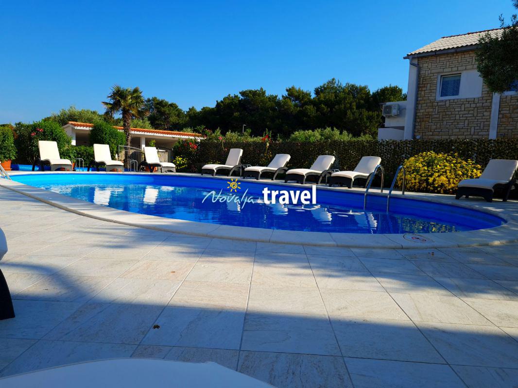 Dotty Apartments with Pool 1/4 N5