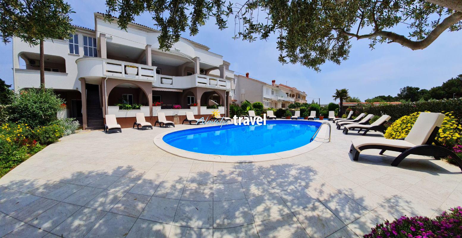 Dotty Apartments with Pool 1/5 N6