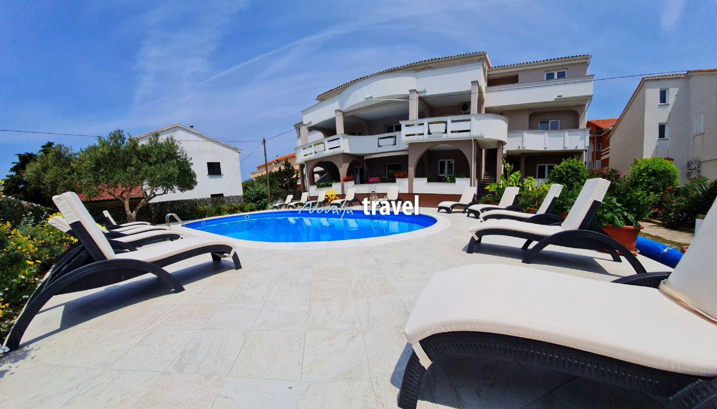 Dotty Apartments with Pool 1/5 N8