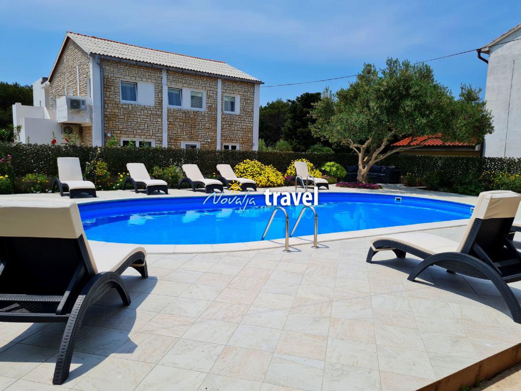 Dotty Apartments with Pool 1/5 N9